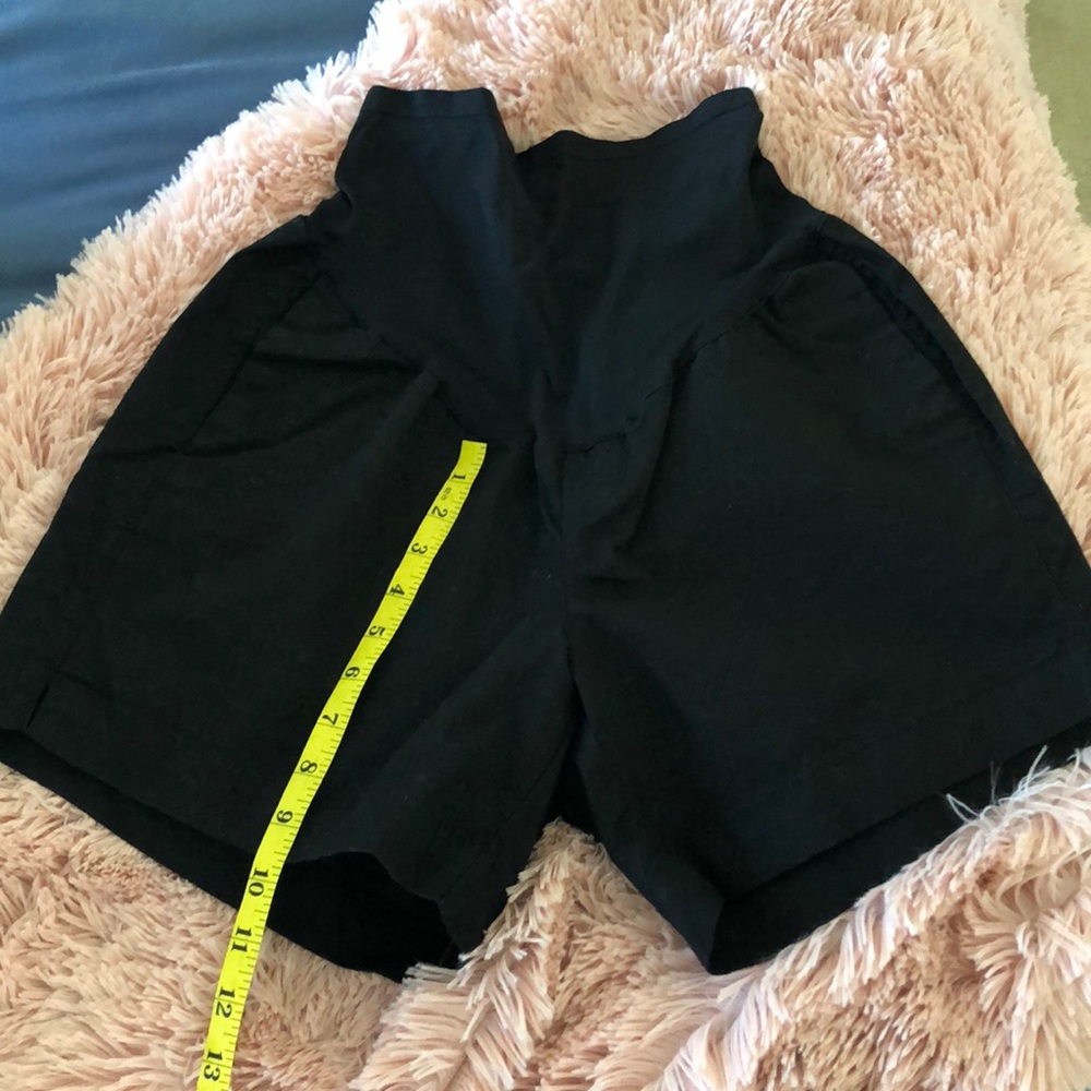 Old Navy black maternity shorts